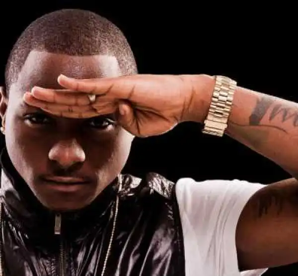 Davido Pictured Playing With His Daughter, Imade